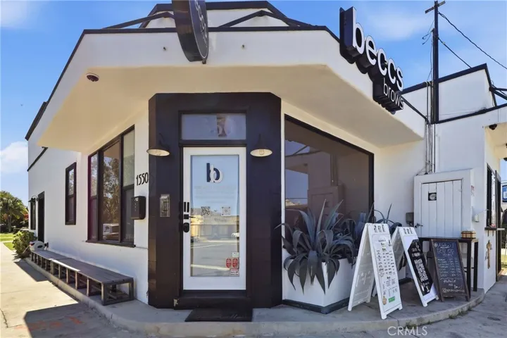 Front Entrance of Large Commercial Space