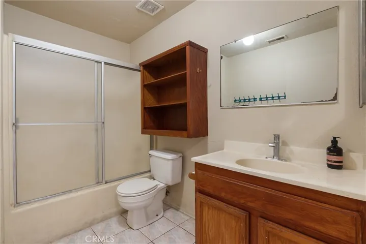 Guest bathroom with bathtub