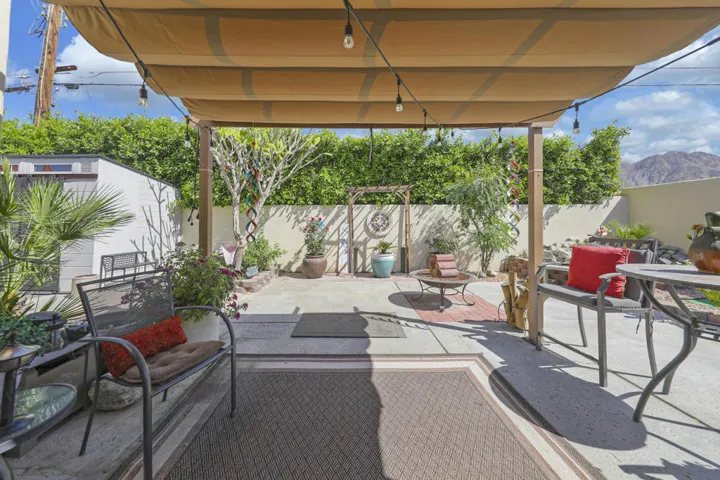 Retractible patio cover