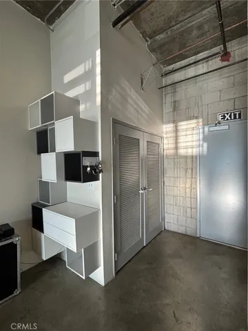 LAUNDRY CLOSET