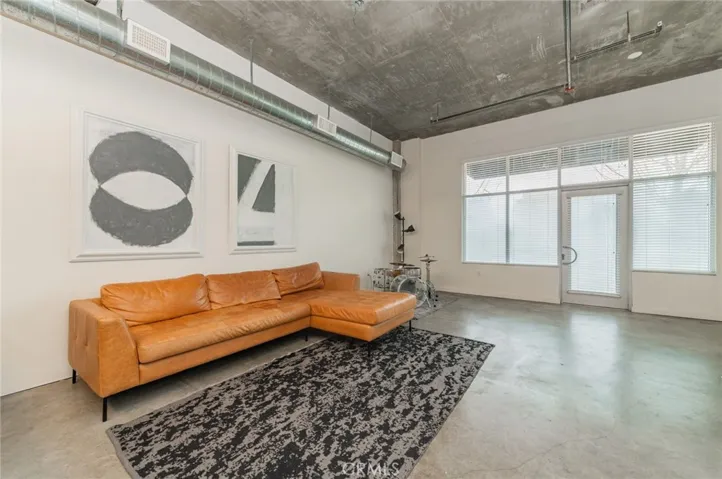 LIVING ROOM/AREA