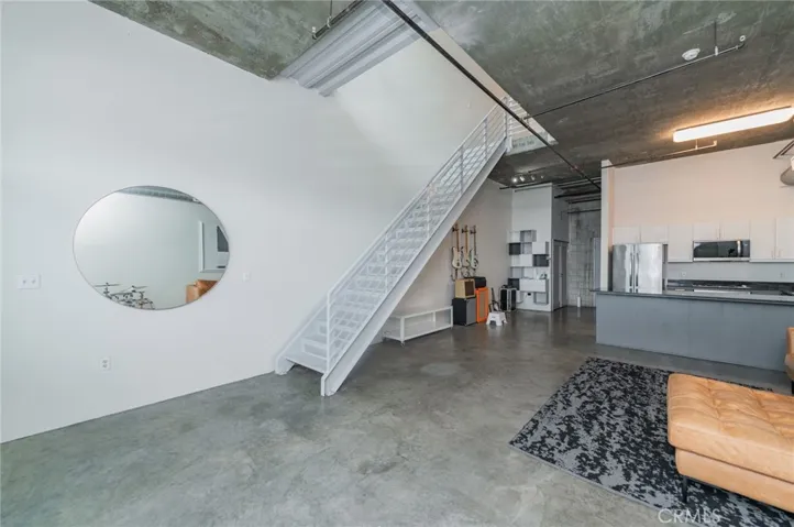 SPACIOUS LIVING  AREA.