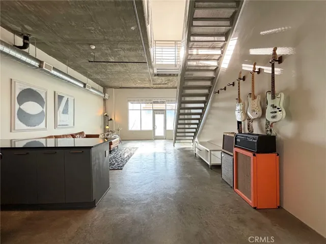 BEAUTIFUL AND SPACIOUS FIRST FLOOR