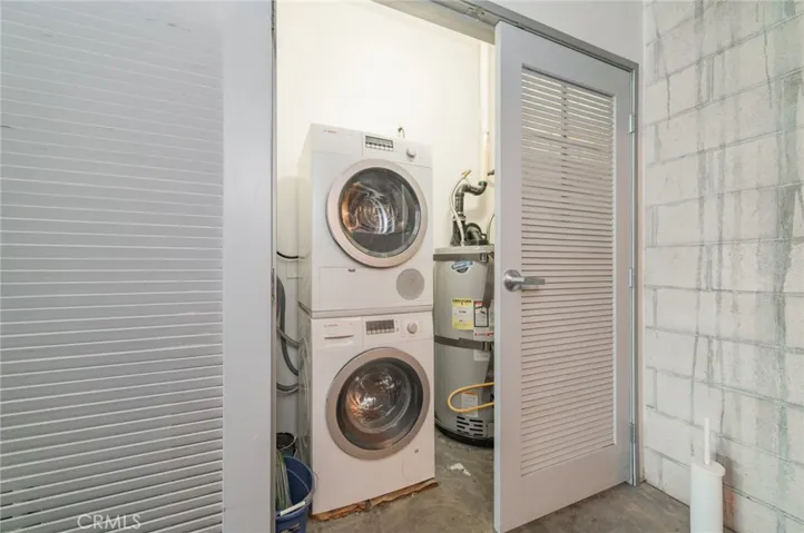 STACKABLE WASHER AND DRYER IN CLOSET