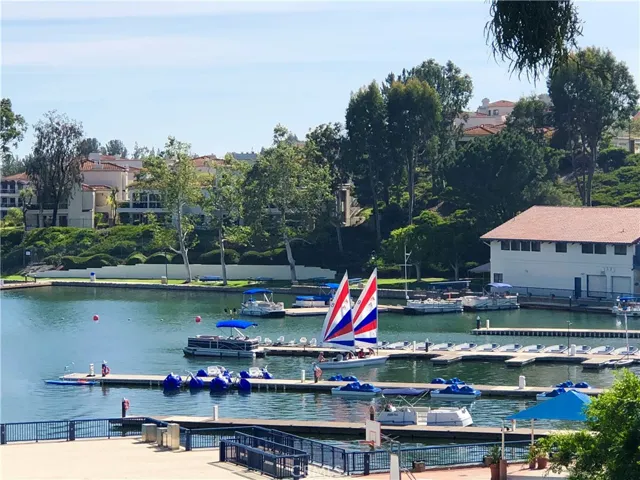 Enjoy boating at Lake Mission Viejo