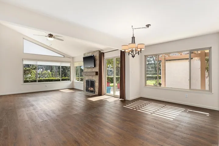 Dining room/living room