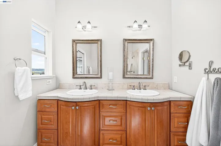 10700 Foothill Rd, Sunol, California 94586