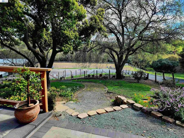 10700 Foothill Rd, Sunol, California 94586