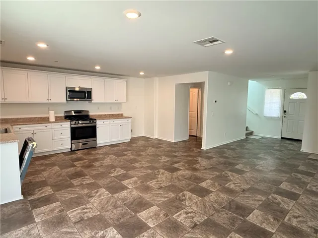 16931 Montgomery, Fontana, California 92336