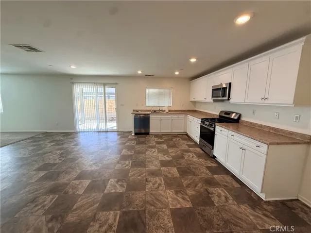 16931 Montgomery, Fontana, California 92336