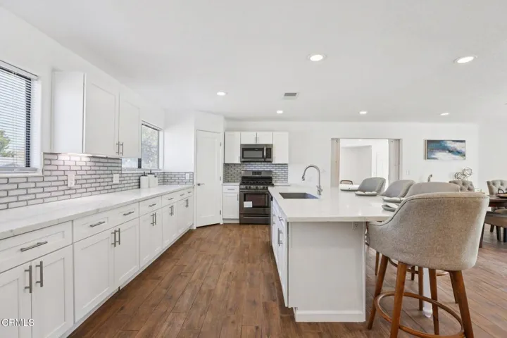 6-web-or-mls-E Ave T 2-S1203-006