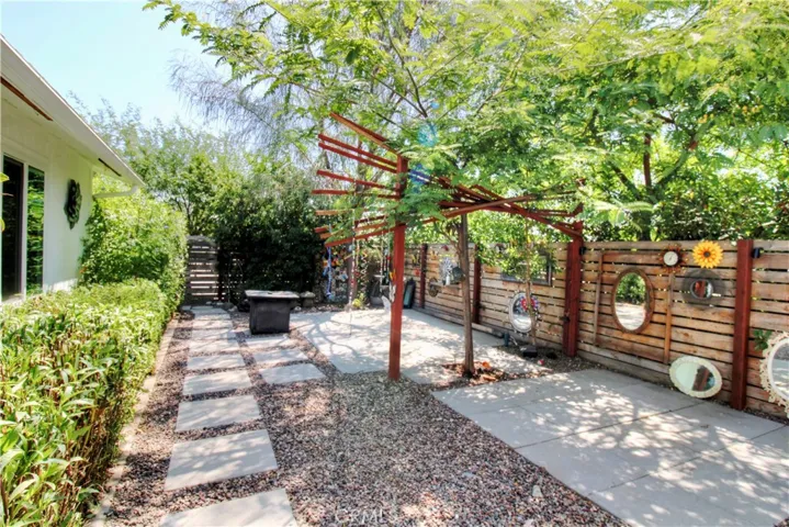 Front courtyard with fountain