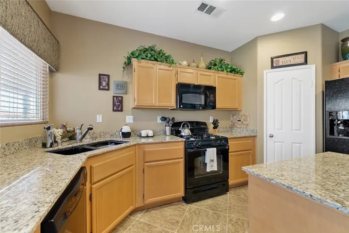 Kitchen & Walk-in Pantry