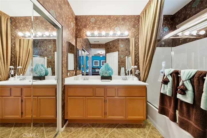Primary En-Suite Bathroom