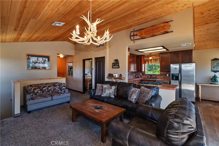 43850 Yosemite, Big Bear Lake, California 92315