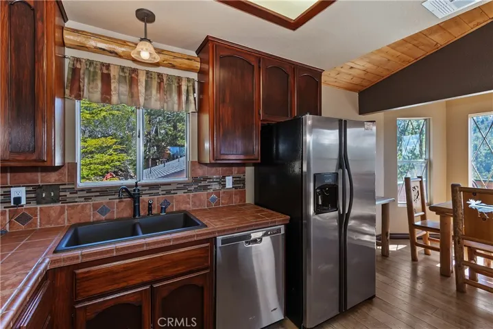 43850 Yosemite, Big Bear Lake, California 92315