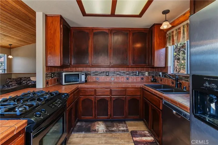 43850 Yosemite, Big Bear Lake, California 92315