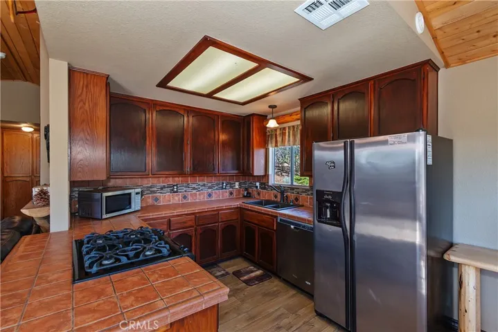 43850 Yosemite, Big Bear Lake, California 92315