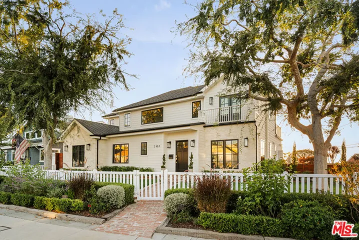 7403 Stewart Avenue, Los Angeles, California 90045