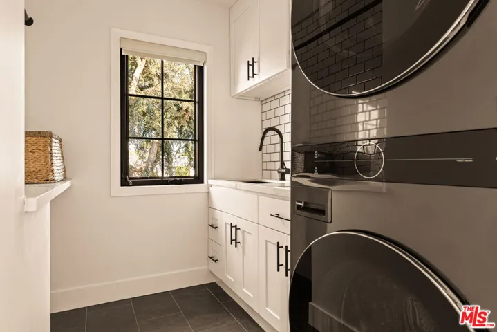 7403 Stewart Avenue, Los Angeles, California 90045