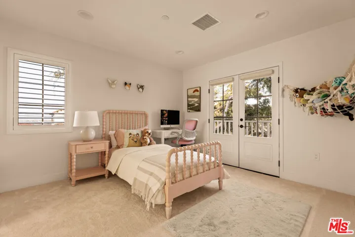 7403 Stewart Avenue, Los Angeles, California 90045