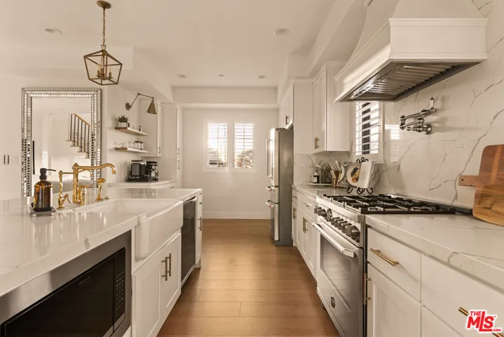 7403 Stewart Avenue, Los Angeles, California 90045