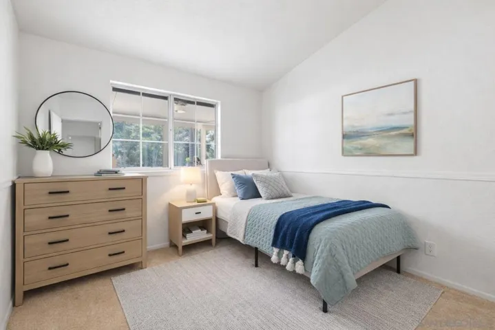 Virtually staged https://tours.curb360.com/property/edit/233948866/photos