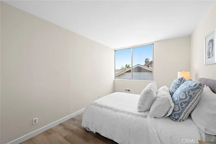 Upstairs (5th) bedroom