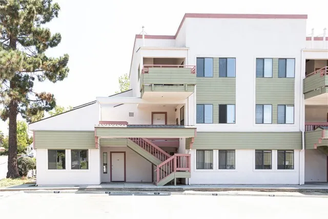 1239 E Foothill Blvd