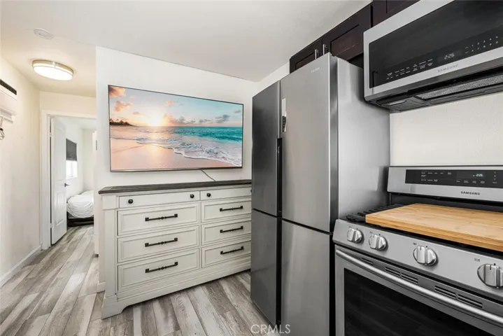 Mounted TVs/Hutch included