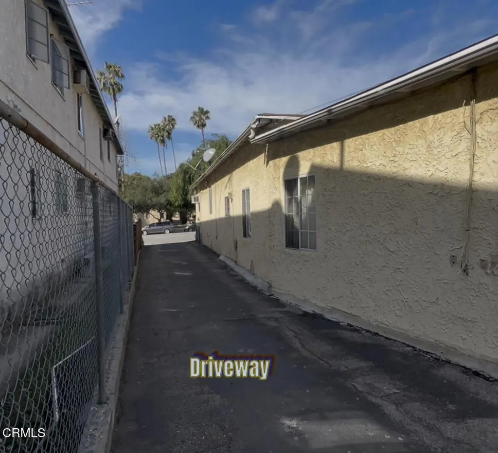 Driveway to N. Lake Ave