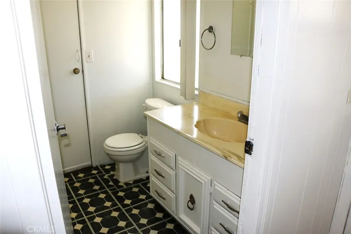 2nd bathroom