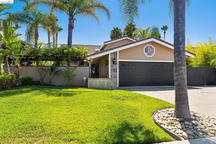 View of front of house with driveway and a garage