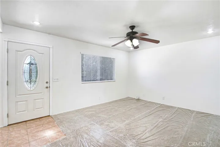 New ceiling fan  , new carpet ,new window coverings. Great frontdoor!