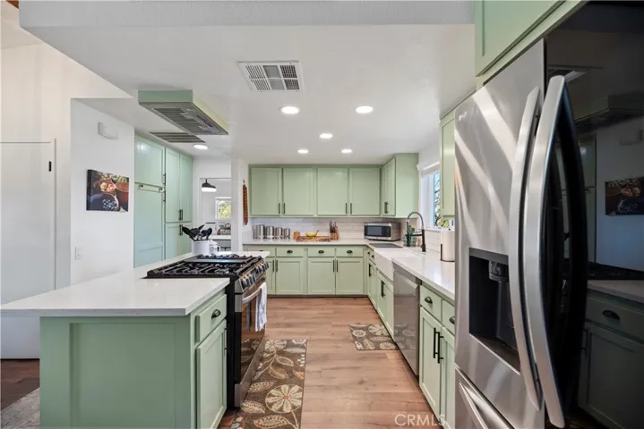 7215 Kourie Way, Oak Hills, California 92344