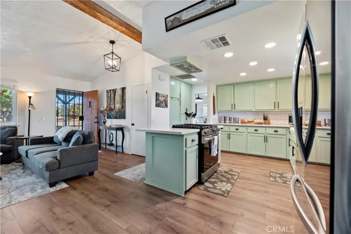 7215 Kourie Way, Oak Hills, California 92344