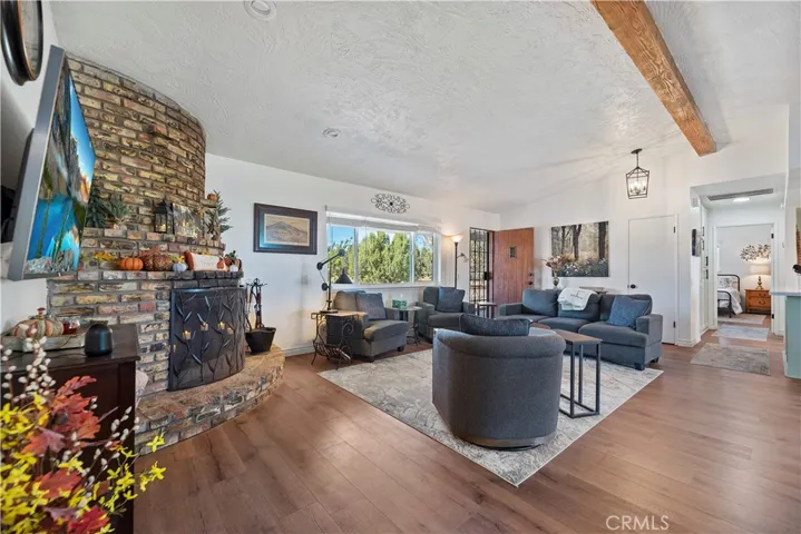 7215 Kourie Way, Oak Hills, California 92344