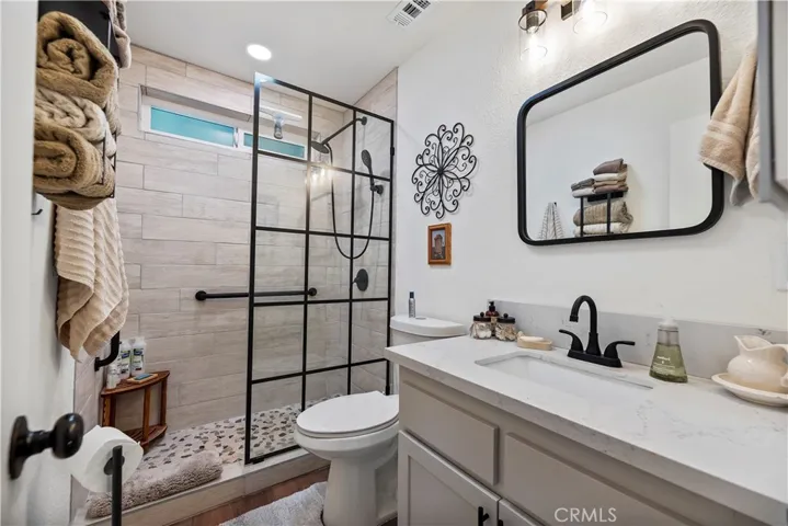 7215 Kourie Way, Oak Hills, California 92344
