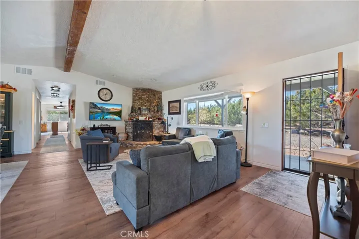 7215 Kourie Way, Oak Hills, California 92344