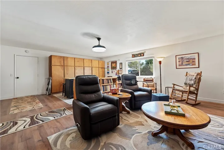 7215 Kourie Way, Oak Hills, California 92344