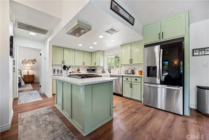 7215 Kourie Way, Oak Hills, California 92344