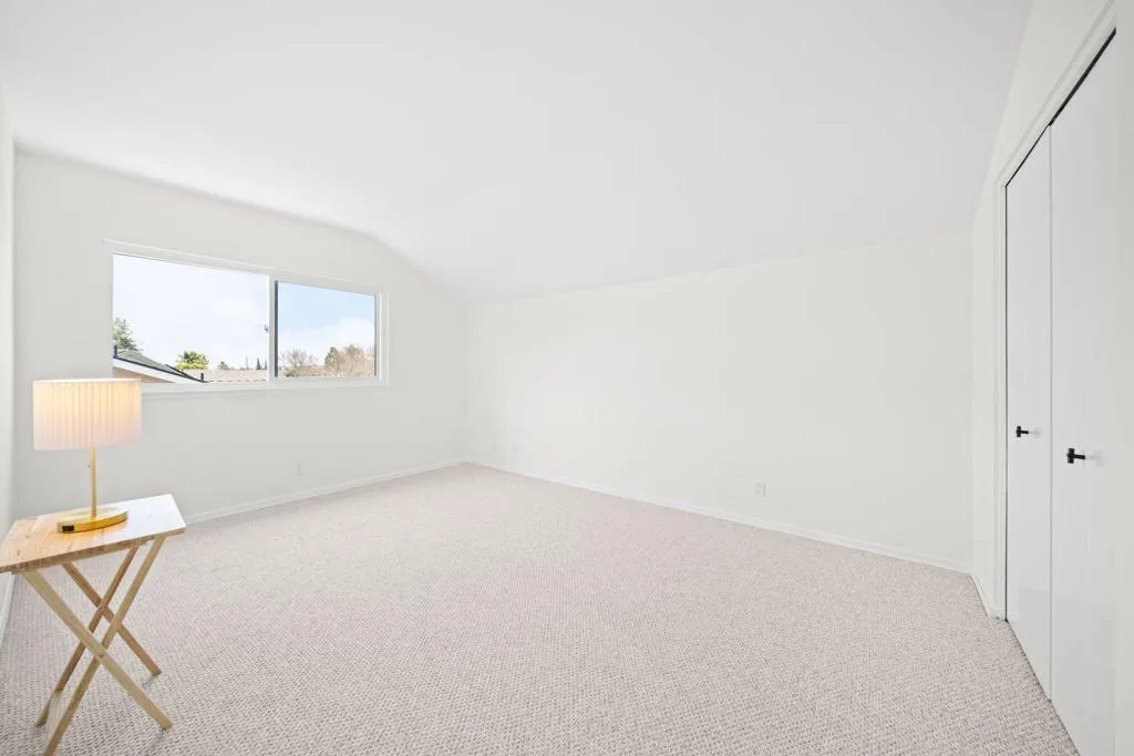 Dimensions:  11'1" x 14'10"