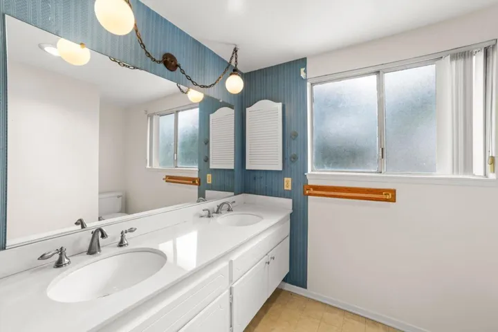 Primary Bath Walk-in & Double Vanity