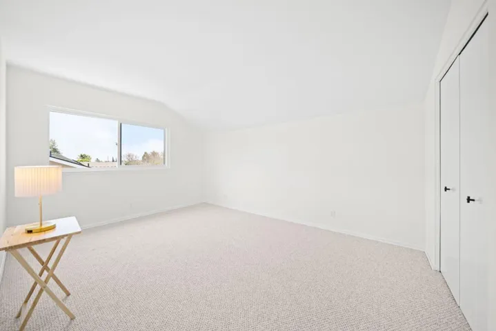 Dimensions:  11'1" x 14'10"