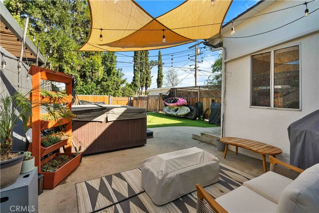 Main House patio w/Spa