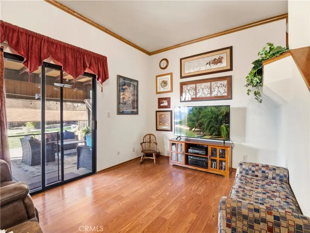 Lounge/Wet Bar Area