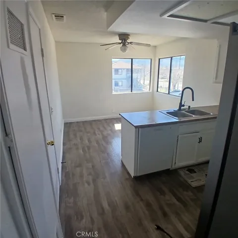 VIEW TO THE DINING AREA