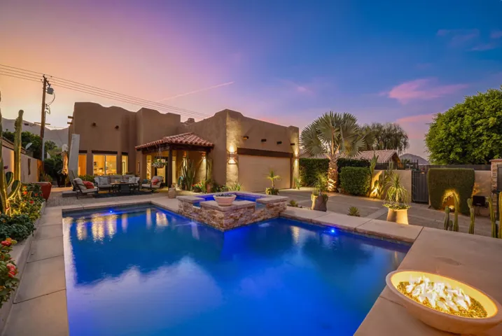 53605-avenida-navarro-001-Night