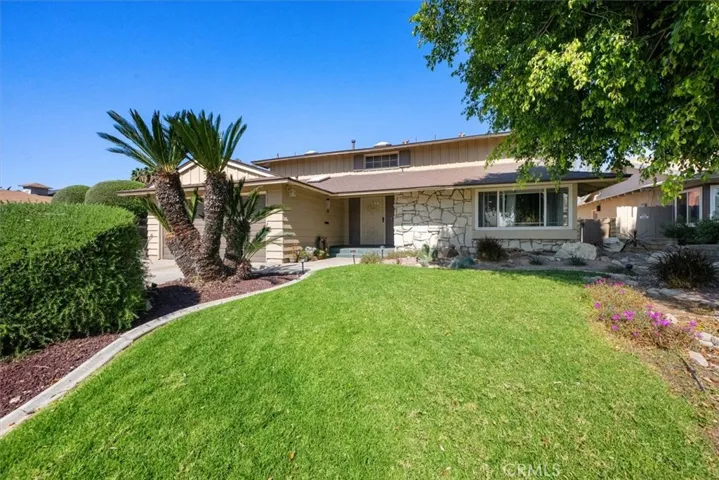 Welcome home to 1445 Del Norte Dr