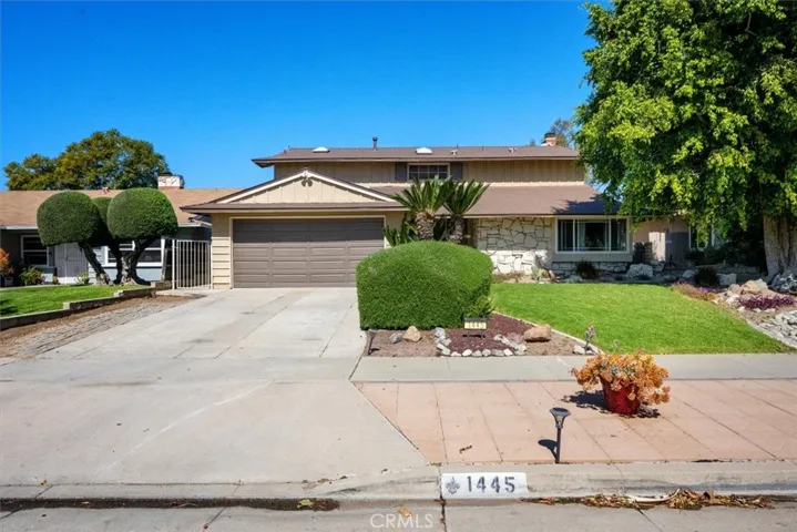 Welcome home to 1445 Del Norte Dr